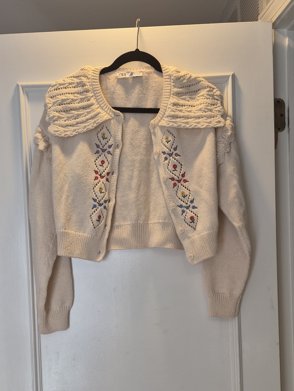 ZARA Cream Cropped Cardigan with Floral Embroidery